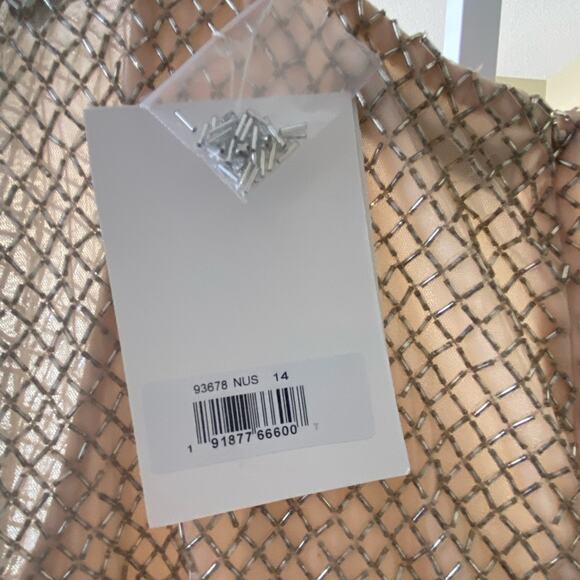 Mac Duggal NWT Beaded Butterfly Sleeve Column Gown in Nude Silver Sz 14 - Picture 8 of 12